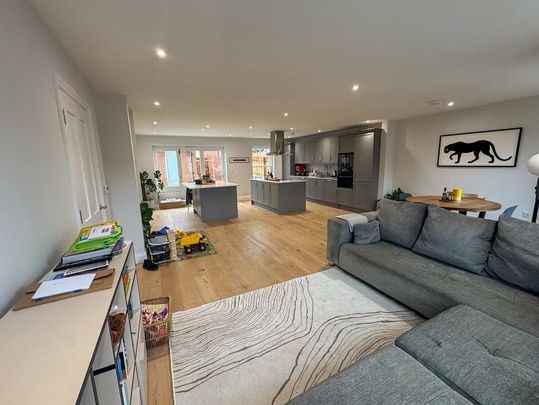 5 bedroom townhouse to rent - Photo 1