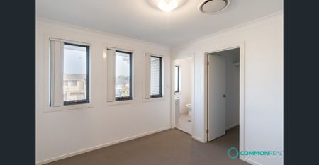 Spacious 4 Bedroom Family Haven - Photo 5