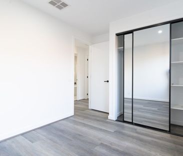 MODREN COSY HOME IN MOST LOVED SUBURB - Photo 3