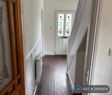 3 bedroom semi-detached house to rent - Photo 2