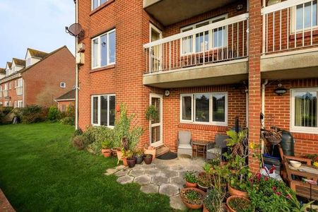 Benbow Avenue, Langney Point, Eastbourne, East Sussex, BN23 - Photo 4