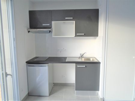 Location Appartement 2 pièces 40m² ST ANDRE DE CUBZAC 33240 - Photo 3