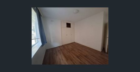 Spacious 3-Bedroom Apartment in Prime St Kilda East Location - Photo 4