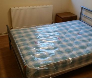 1 Bed Flat, Meanwood Road, LS6 - Photo 3