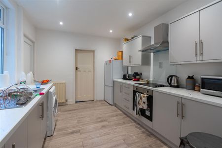 2 bed flat to rent in Valley View, Newcastle Upon Tyne, NE2 - Photo 3