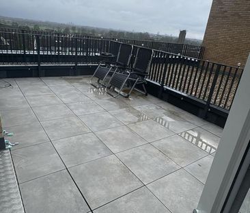 1 bedroom penthouse to rent - Photo 2