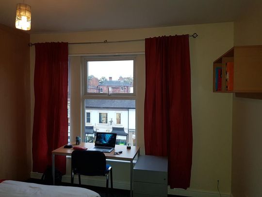 5 bedroom flat to rent - Photo 1