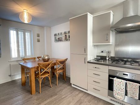 3 bedroom detached to let - Photo 5
