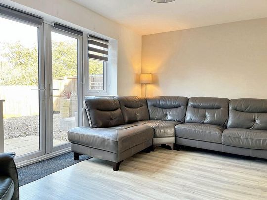 4 bedroom detached house to rent - Photo 1