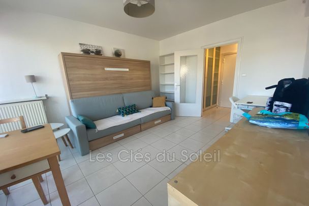 Location Appartement 1 pièce 25m² HYERES 83400 - Photo 1