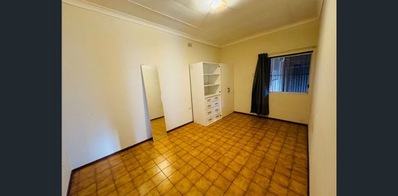 Spacious 2-Bedroom House for Rent – Marrickville - Photo 2