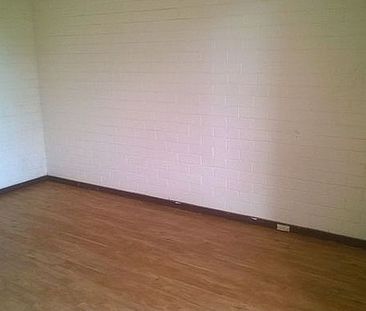 Large Unit In Top Location. Walk to Amenities. Viewing a Must! - Photo 6