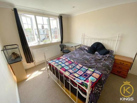 5 bedroom semi-detached house to rent - Photo 3