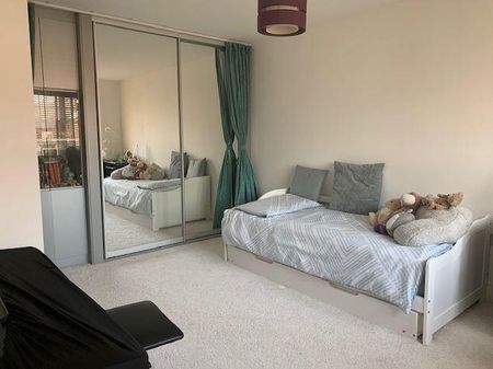 5 bedroom detached house to rent - Photo 4