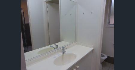 Recently Painted - Ducted Air Conditioning - Photo 4