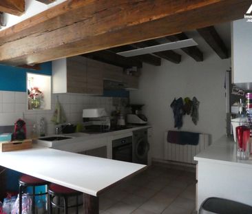 Longère rénovée élevée sur deux niveaux , mitoyenne d'un côté, comp... - Photo 4