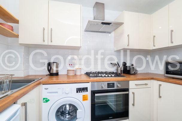 Heron Court, 18 Wilkins Close, CR4 - Photo 1