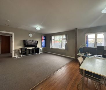 Spacious Living - Photo 3