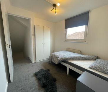 4 bedroom flat to rent - Photo 4