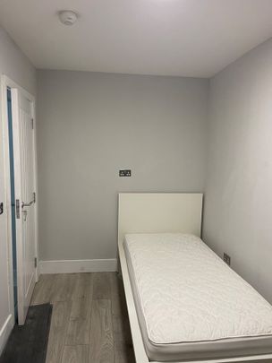 Room in a Shared House, Ashburton Road, RG2 - Photo 1