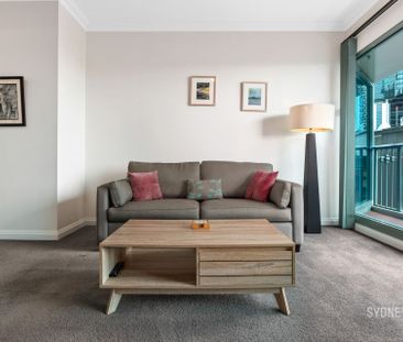PERFECTLY POSITIONED | Furnished - Photo 2