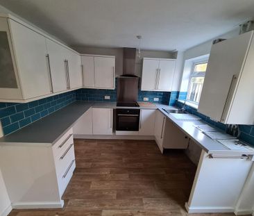 2 bedroom semi-detached house to rent - Photo 6