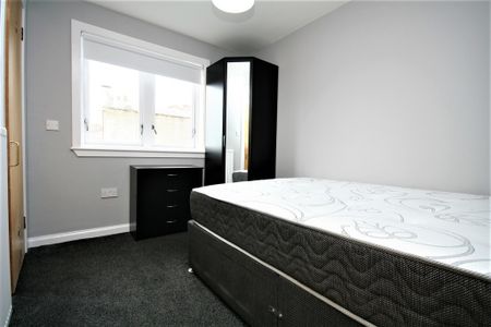 Modern & Stylish 2 Bed with parking, Duke St Available 27/4/2026 - Photo 2
