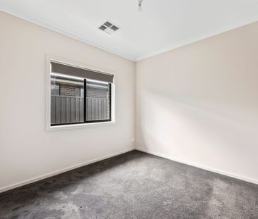 Sophisticated Comfort and Ample Space - Photo 5