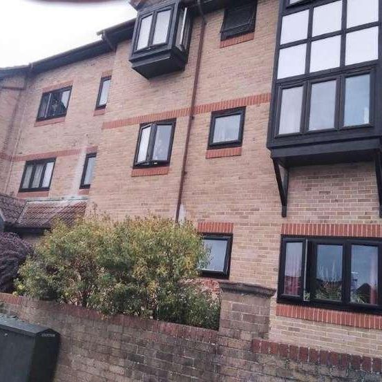 Bournemouth, Dorset, BH7 - Photo 1