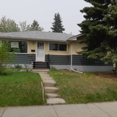 House for Rent in Highwood NW, Calgary - Photo 4