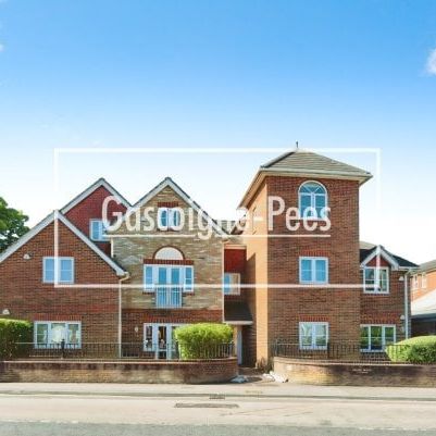 Town Centre, RG21 - Photo 1