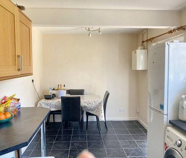 3 bedroom semi-detached house to rent - Photo 6