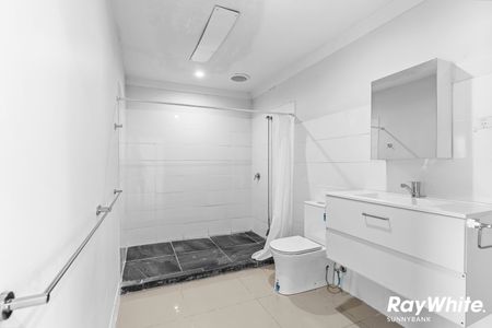 Spacious Family Home with Two Ensuited Bedrooms - Photo 5