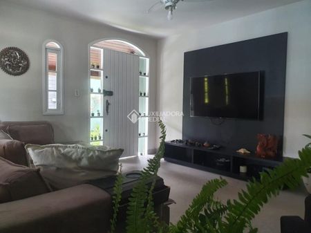 Casa com 4 quartos e 300m² para alugar em Rio Tavares, Florianópolis. - Foto 3