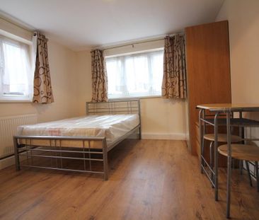Hanworth Road, Hounslow - Photo 2