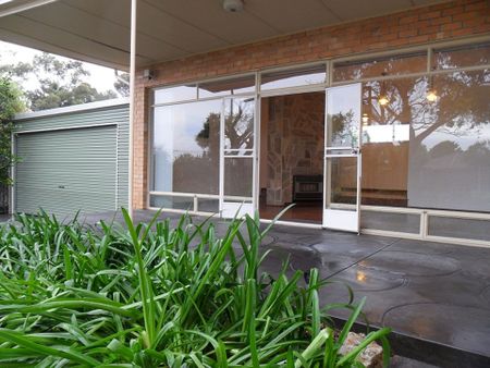 Spacious & Secure Family Home with Gardening Included - Photo 2