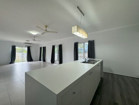 PRIVATE AND LOW MAINTENANCE 3 BEDROOM HOME IN PERFECT LOCATION - Photo 2