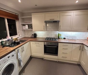 Room in a Shared House, Usborne Mews, SW8 - Photo 4