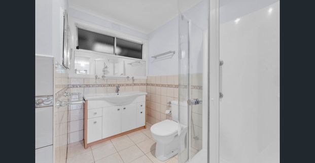 Charming 3-Bedroom Home Backing Onto Park – Walk to Parkmore! - Photo 1