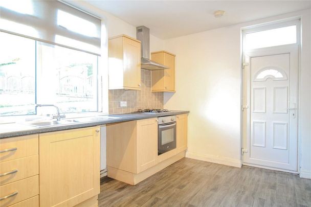 2 bedroom end of terrace house to rent - Photo 1