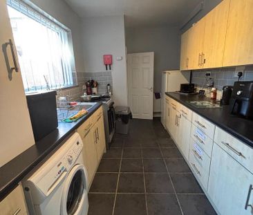 4 bedroom house of multiple occupation to rent - Photo 5