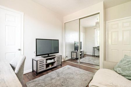 Broomfield Crescent, Carrick Knowe, Edinburgh, EH12 - Photo 5