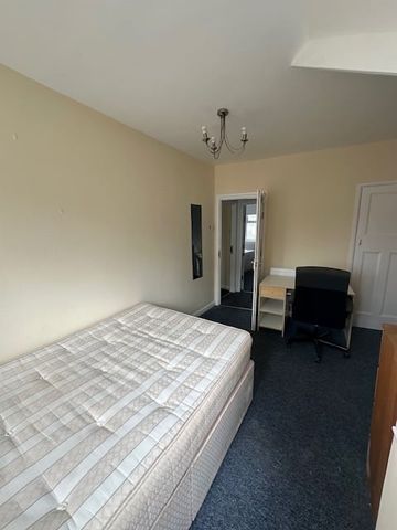 4 Bed Flat, Hendon, NW4 - Photo 4