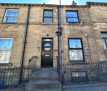 Trinity Street Room 3 - Photo 1