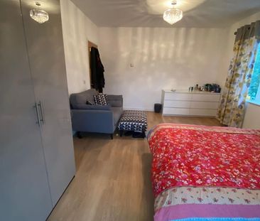 Room in a Shared Flat, Dan Court, NW10 - Photo 5