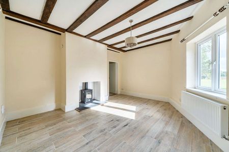 A charming detached country lodge house with large gardens. - Photo 2
