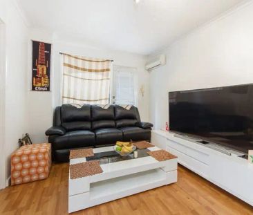 “Cozy & Convenient Living in Maidstone” - Photo 1