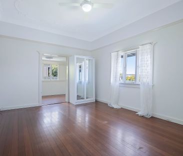 122 Rainbow Street, - Photo 1