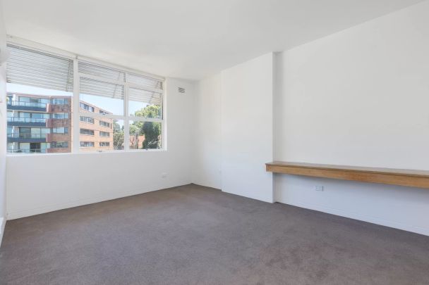 FRESH RENOVATED ONE BEDROOM APARTMENT - Photo 1