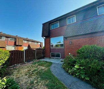 5 Banner Rd, Briar Green - Leslie Park, Ottawa, ON - Photo 5